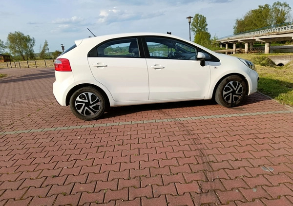 Kia Rio cena 23200 przebieg: 177000, rok produkcji 2013 z Pińczów małe 326